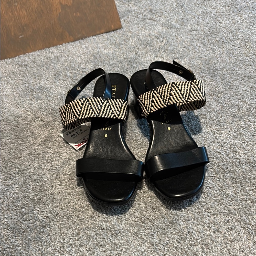 Stylish Black and Gold Women's Sandals size 9